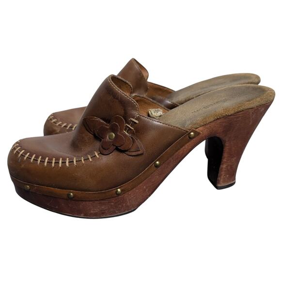 Xhilaration Shoes - Vintage Y2K Xhileration Mule Womens 9.5 Leather Heeled Clog Cottage Boho 90s